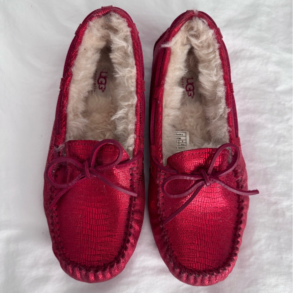 UGG Dakota Moccasin Slippers SZ 8 Shiny Red Croco